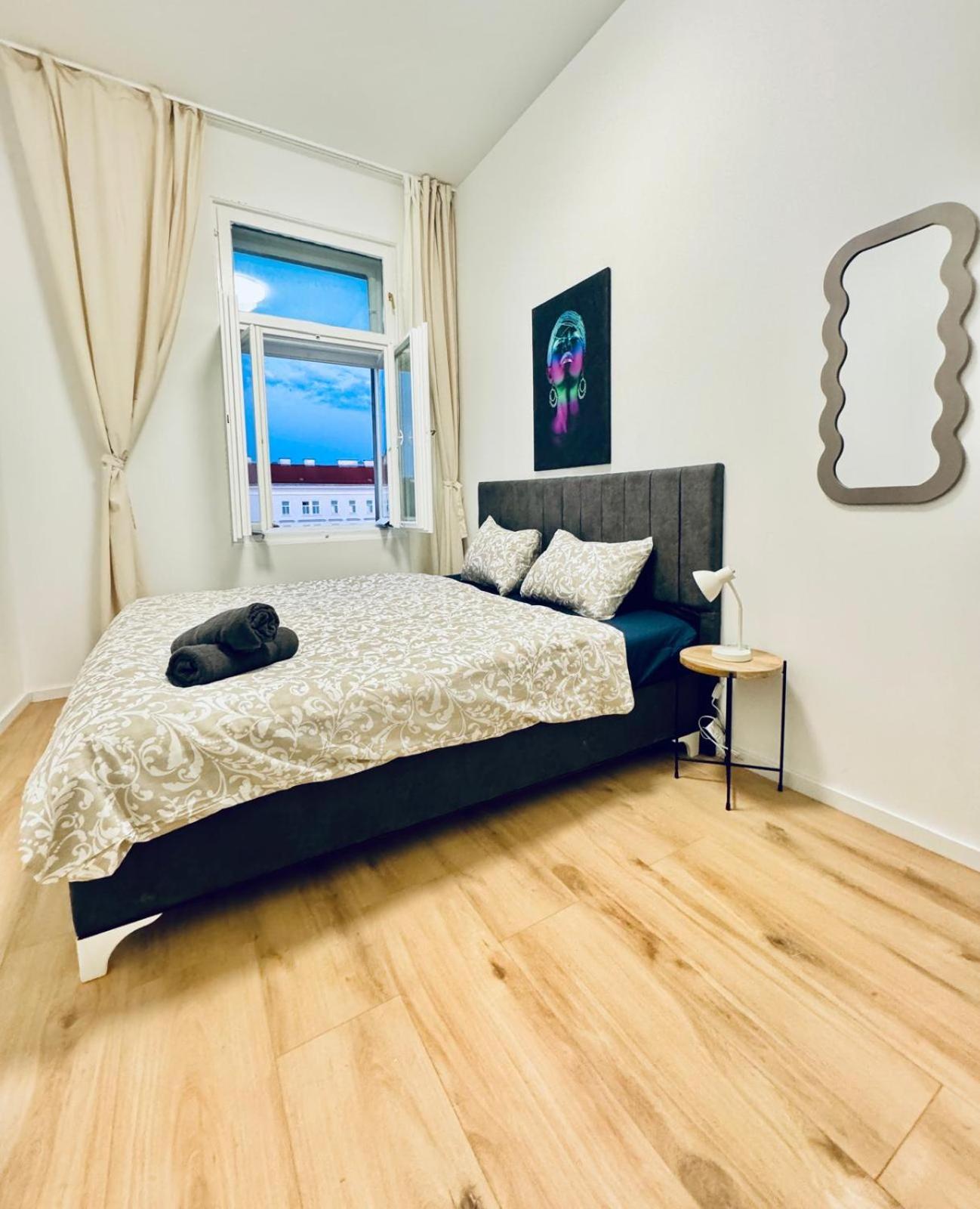 Appartement 4br Shared With View Only 7- Min To Westbahnhof Vienne