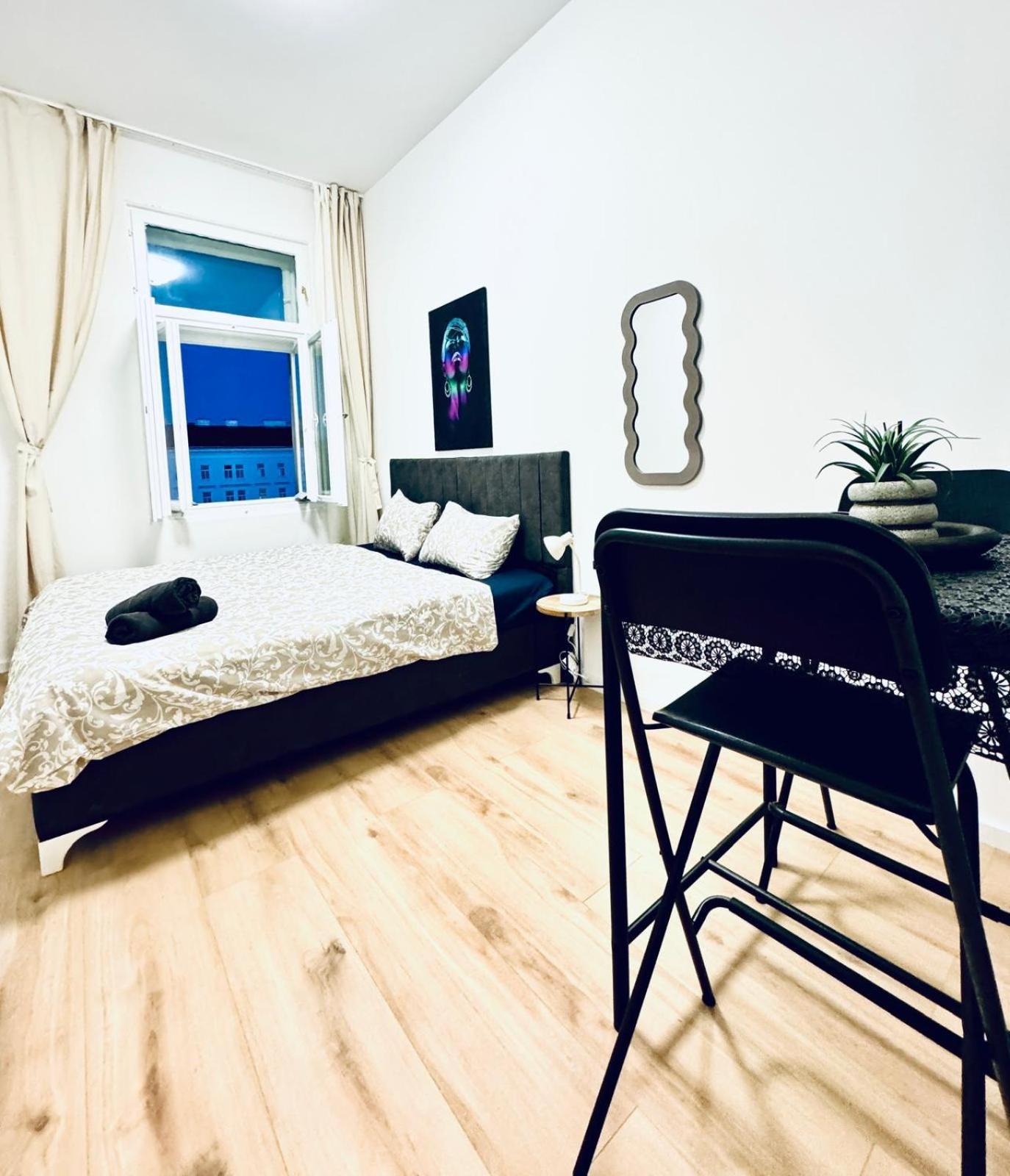 4br Shared With View Only 7- Min To Westbahnhof * Vienne