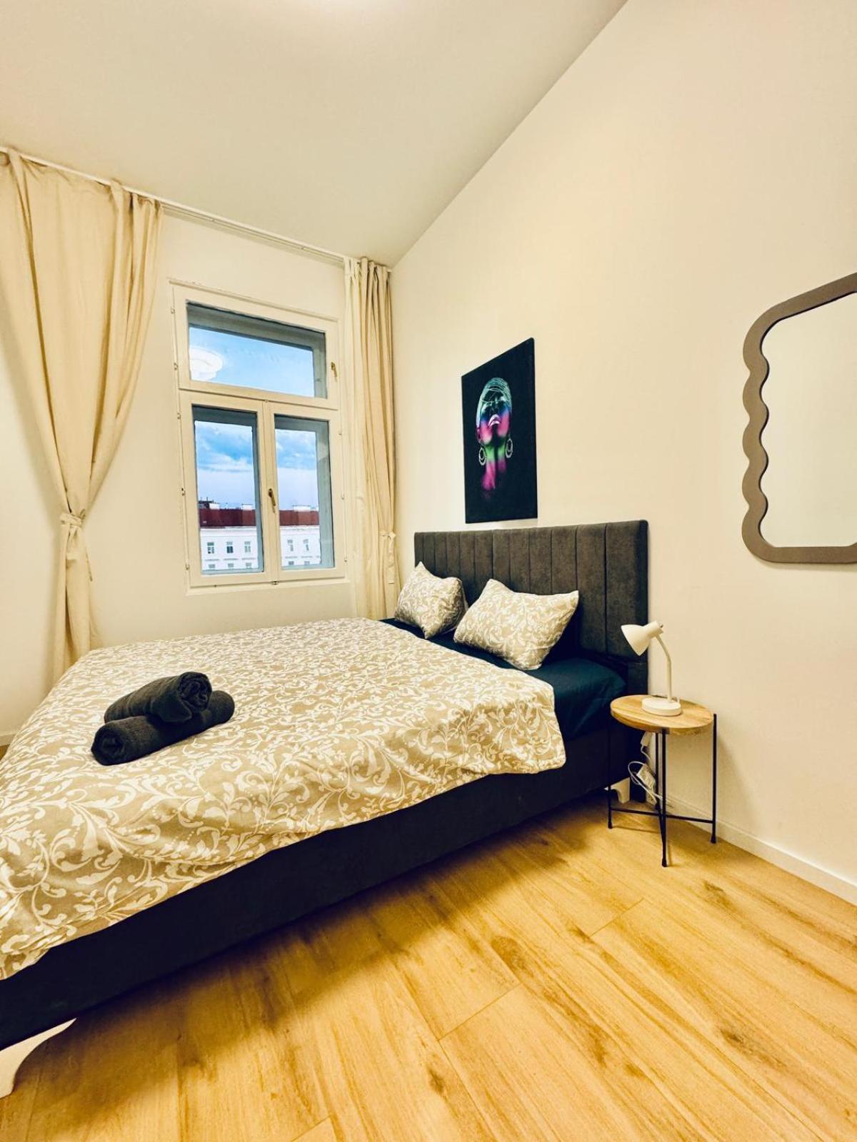 Apartament 4br Shared With View Only 7- Min To Westbahnhof