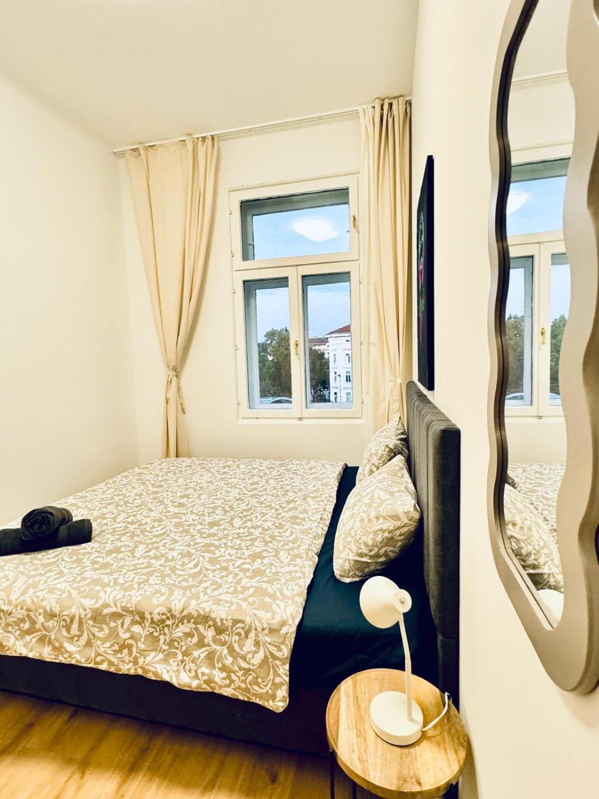Appartement 4br Shared With View Only 7- Min To Westbahnhof Vienne