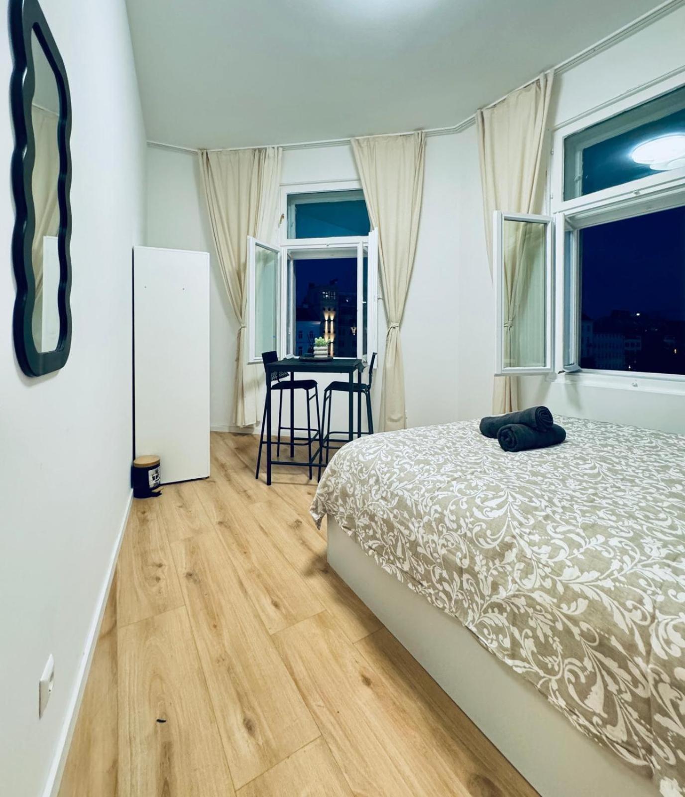 4br Shared With View Only 7- Min To Westbahnhof * Vienne
