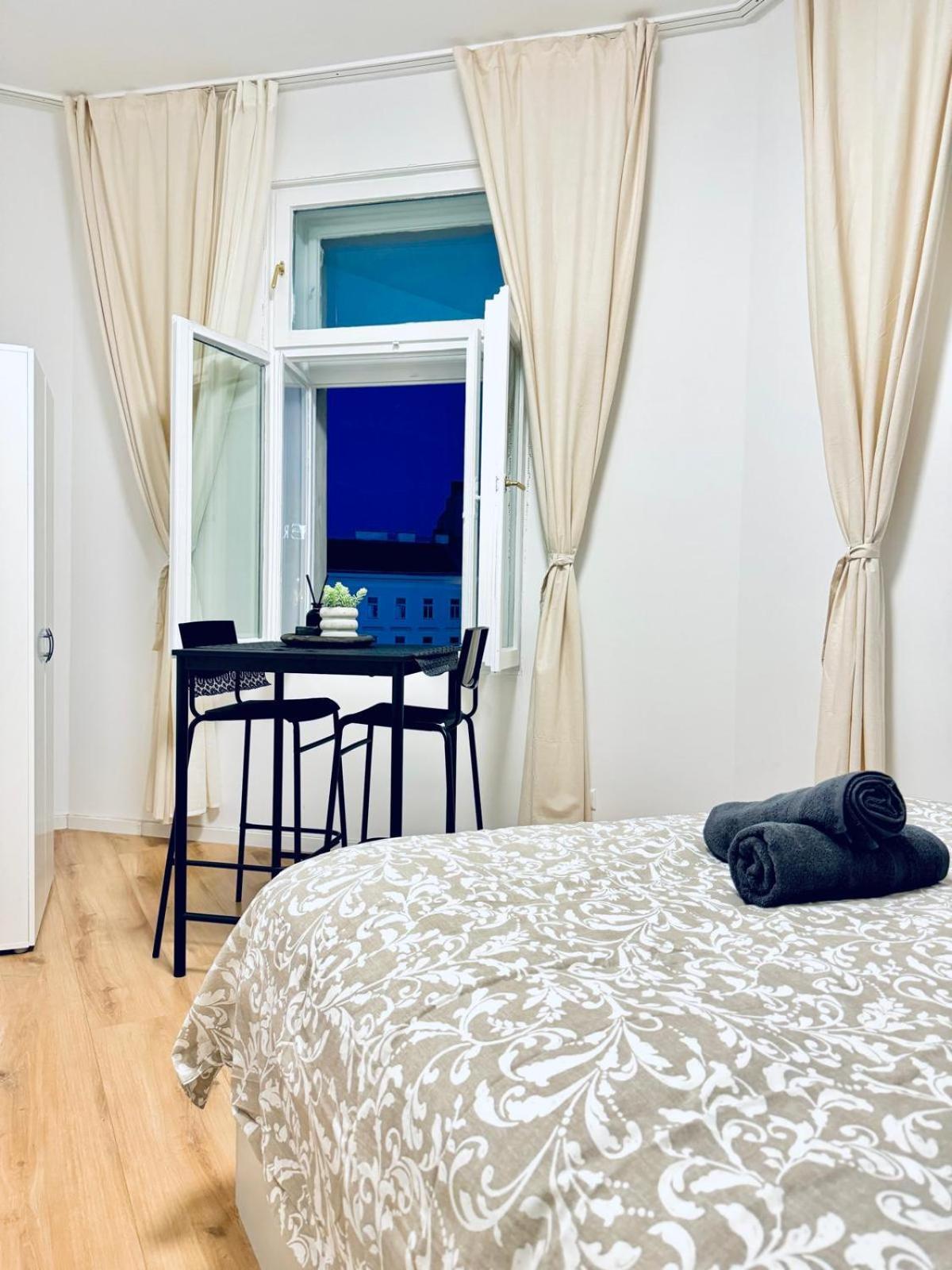Appartement 4br Shared With View Only 7- Min To Westbahnhof