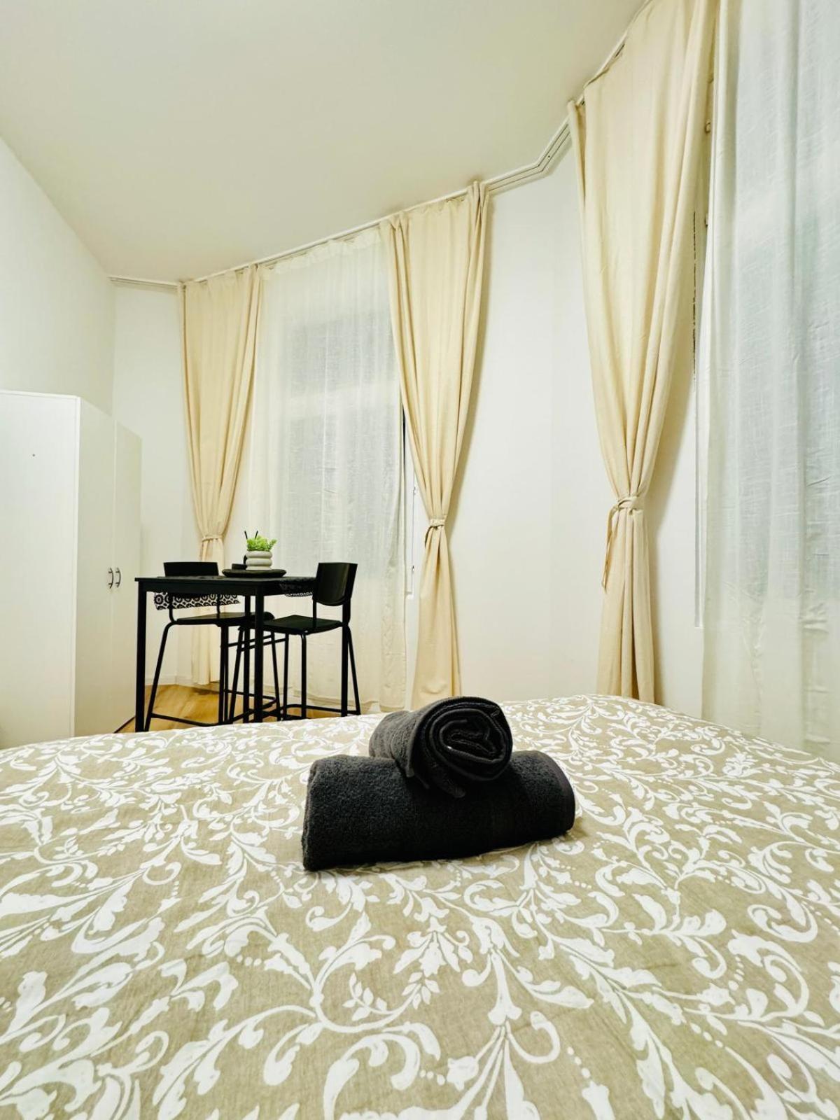 4br Shared With View Only 7- Min To Westbahnhof * Vienne