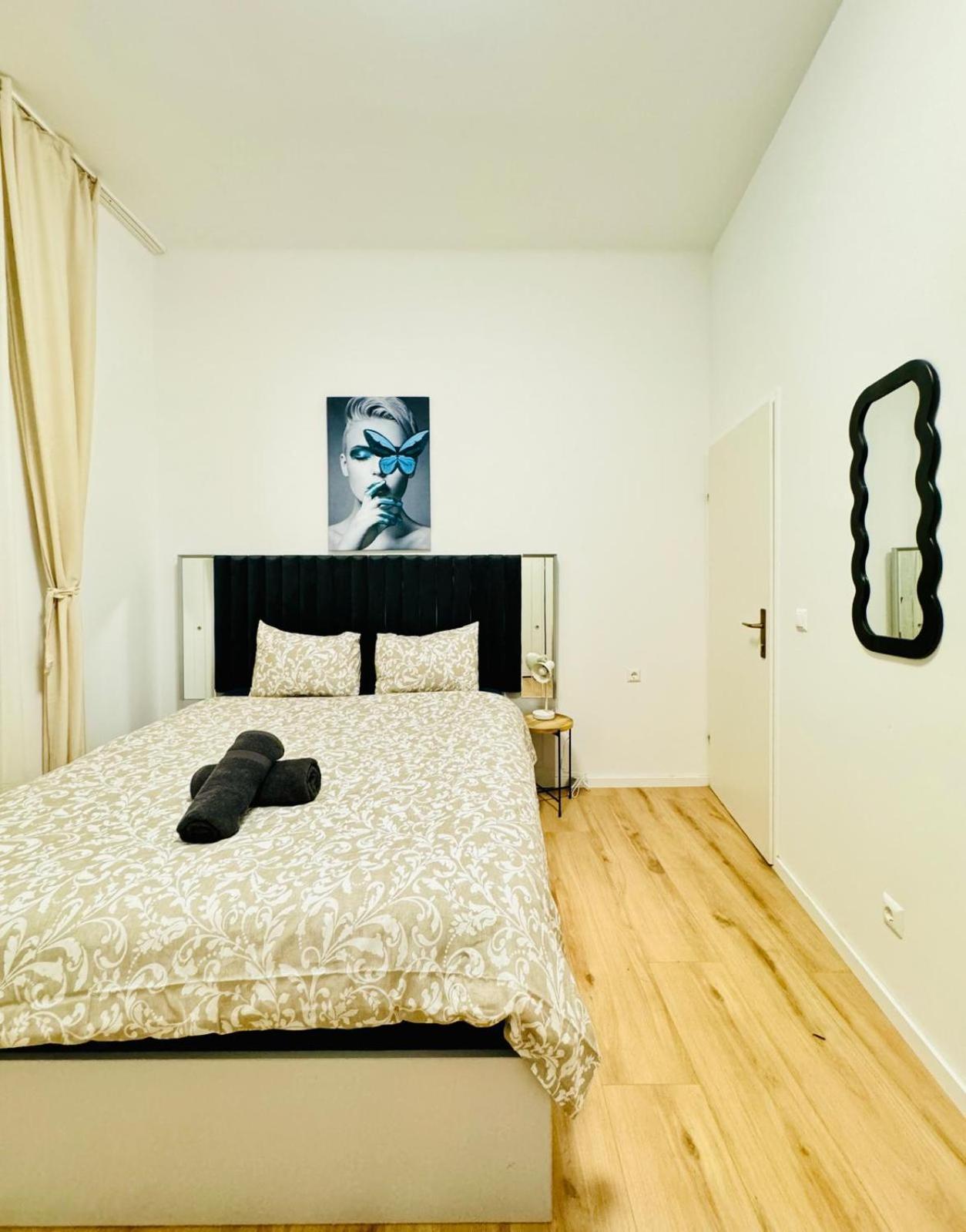 Appartement 4br Shared With View Only 7- Min To Westbahnhof Vienne