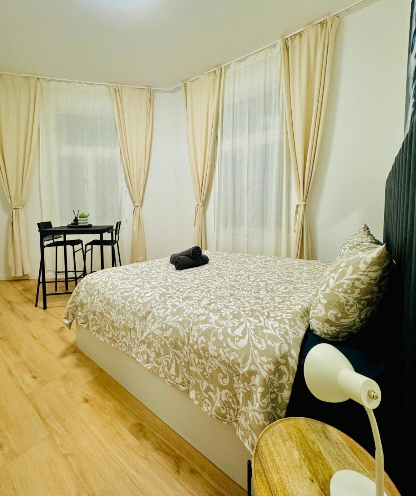 4br Shared With View Only 7- Min To Westbahnhof * Vienne