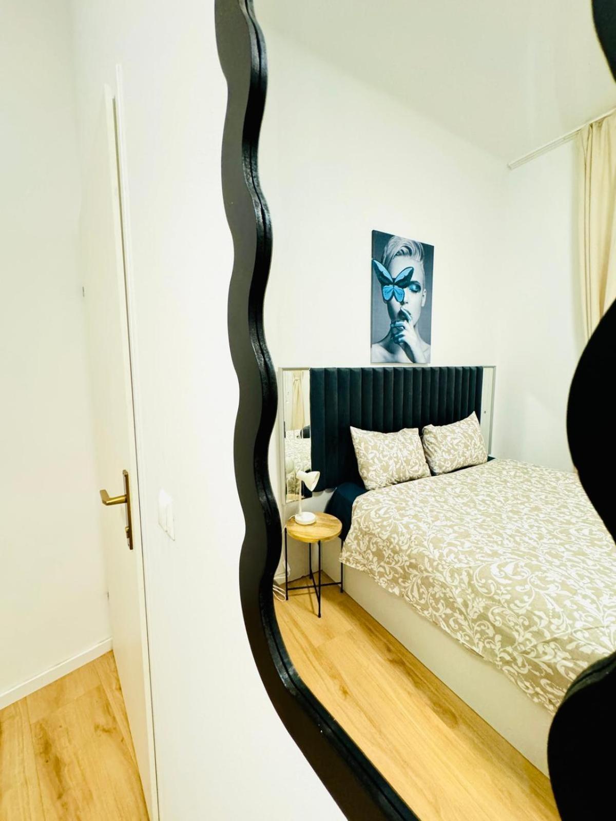 Appartement 4br Shared With View Only 7- Min To Westbahnhof