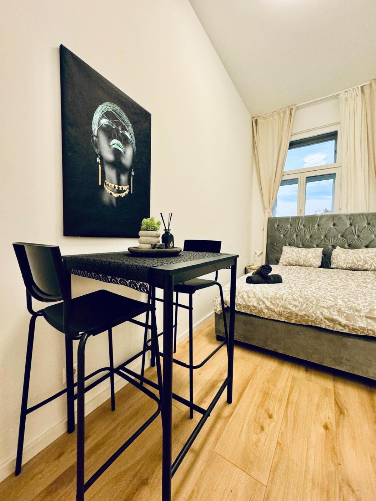 4br Shared With View Only 7- Min To Westbahnhof * Vienne