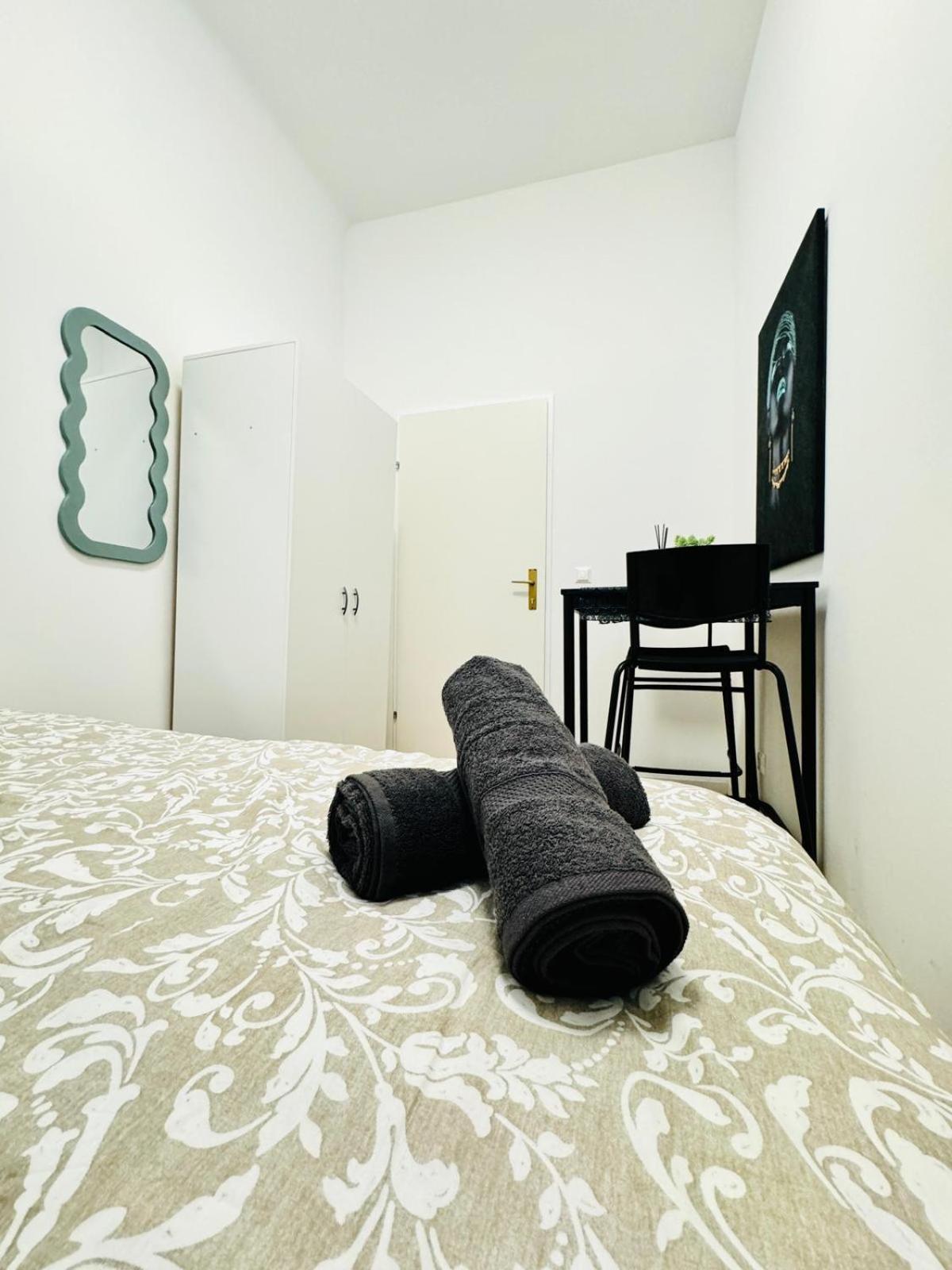 4br Shared With View Only 7- Min To Westbahnhof * Viena