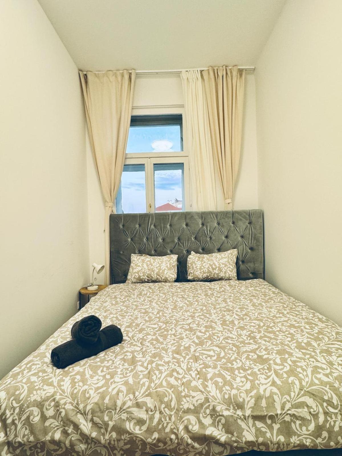 Appartement 4br Shared With View Only 7- Min To Westbahnhof