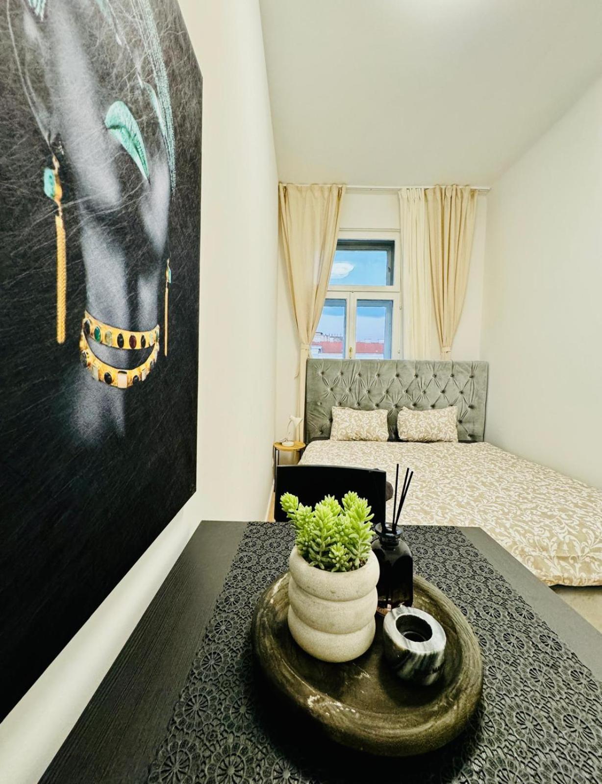 Appartement 4br Shared With View Only 7- Min To Westbahnhof