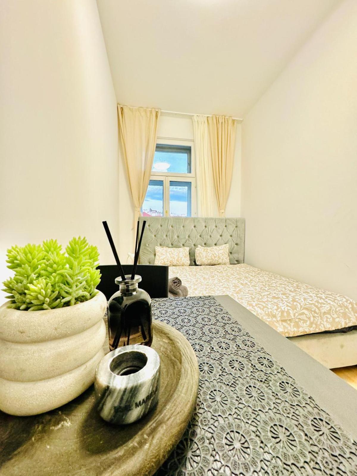Appartement 4br Shared With View Only 7- Min To Westbahnhof *
