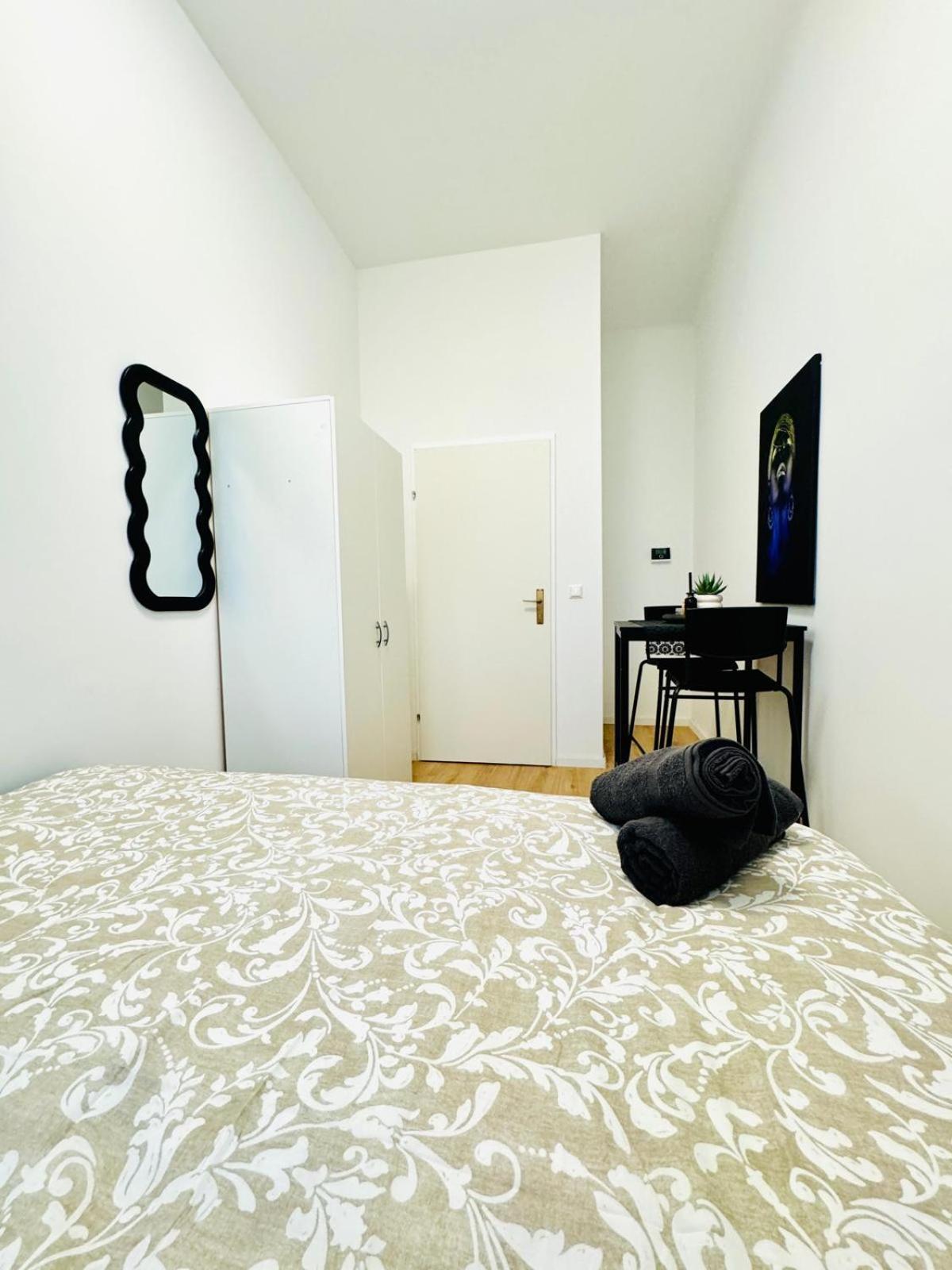 Appartement 4br Shared With View Only 7- Min To Westbahnhof