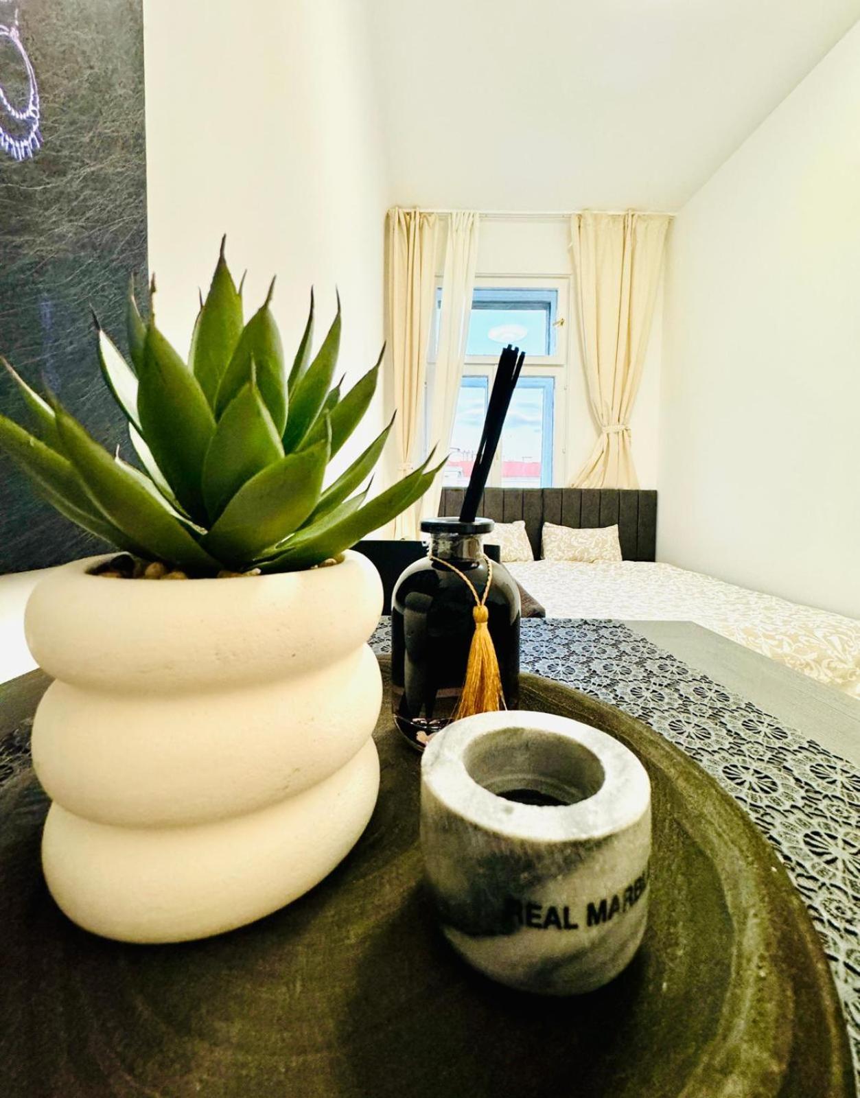 Apartament 4br Shared With View Only 7- Min To Westbahnhof