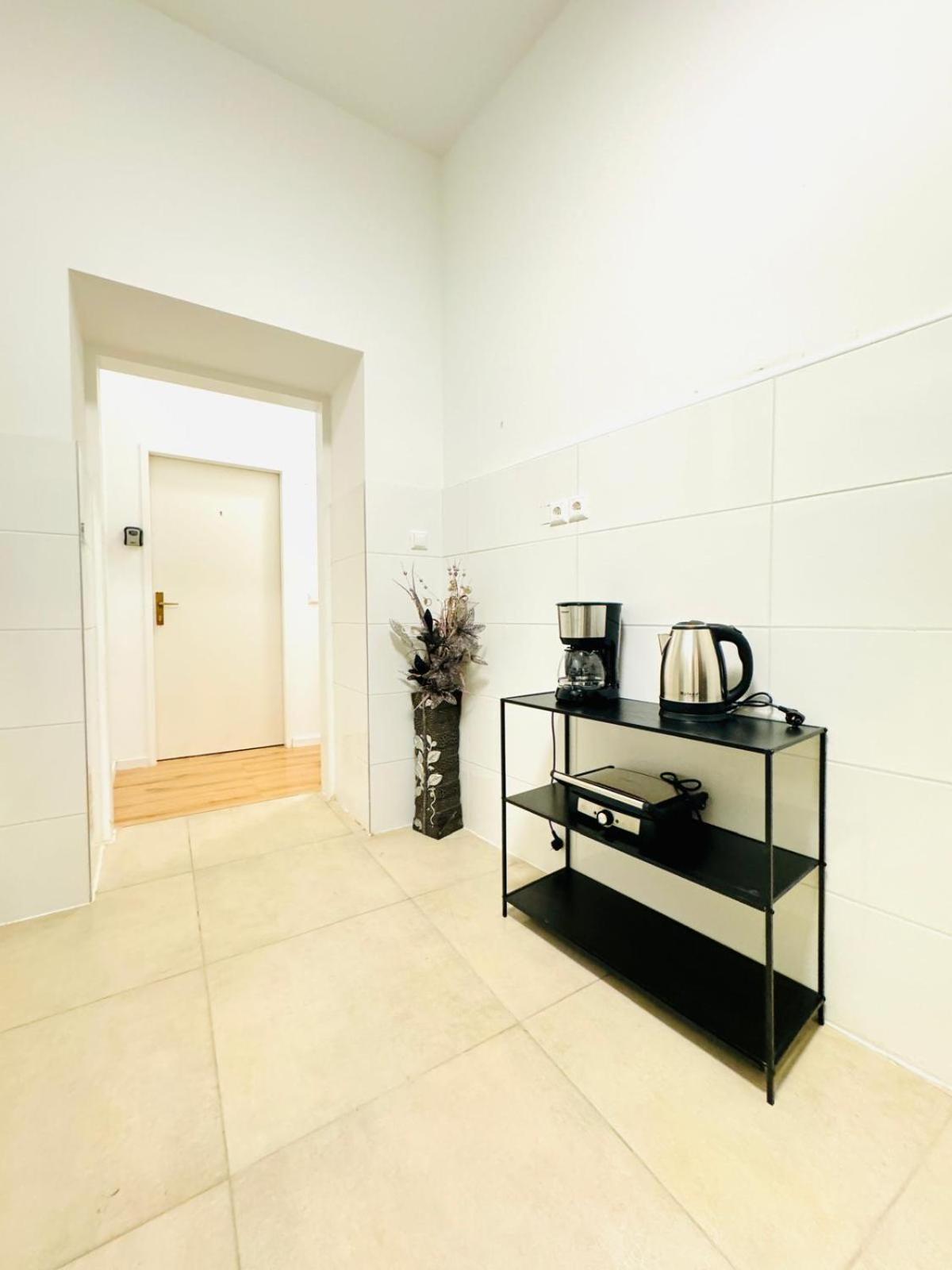 4br Shared With View Only 7- Min To Westbahnhof * Vienne